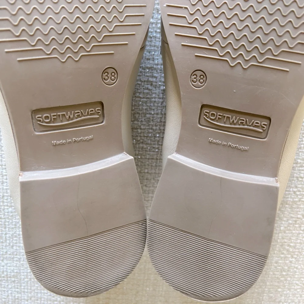 Softwaves Gali Loafer Creme Cream with Link Accents size 7 7.5